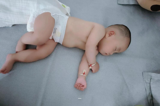 郯城宝宝脚心出汗怎么回事